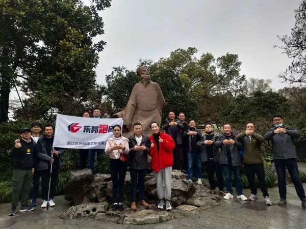 毅行 | 2021
我们乘风破浪，奋楫前行