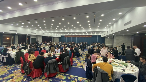 聚焦深耕 笃定前行！
乐邦装饰2021年度迎新暨2020年度优秀表彰会议圆满举行！